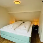 Ocean Breeze - Aan Zee Apartment *